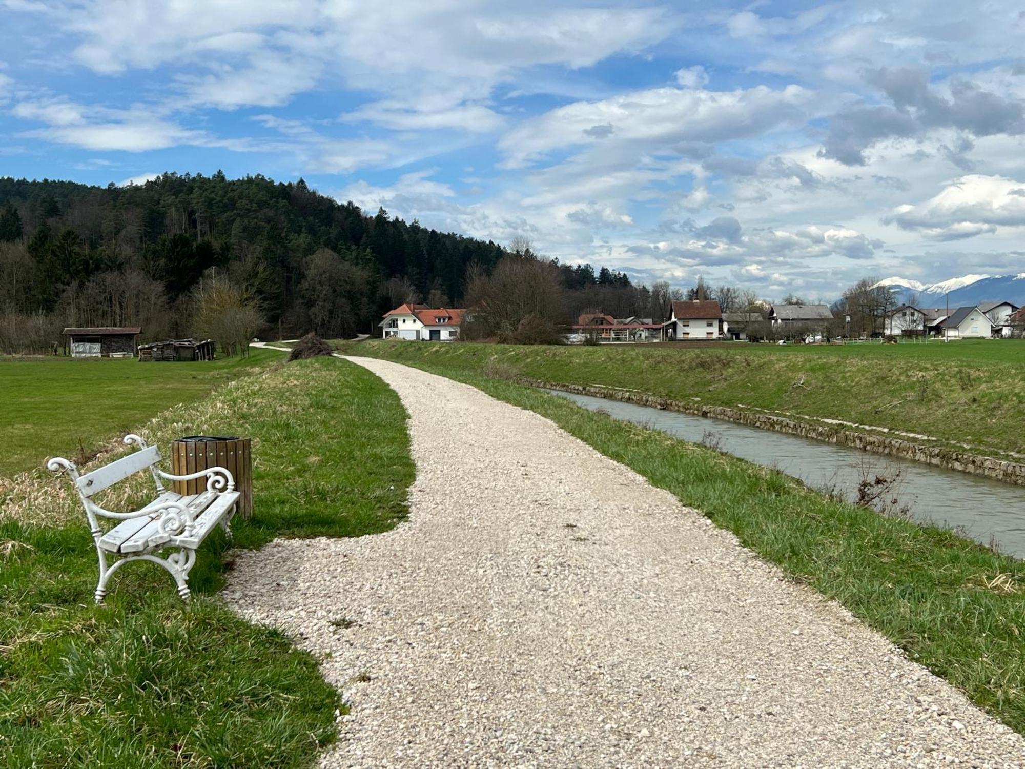 Mojca's Nest Apartman Menges